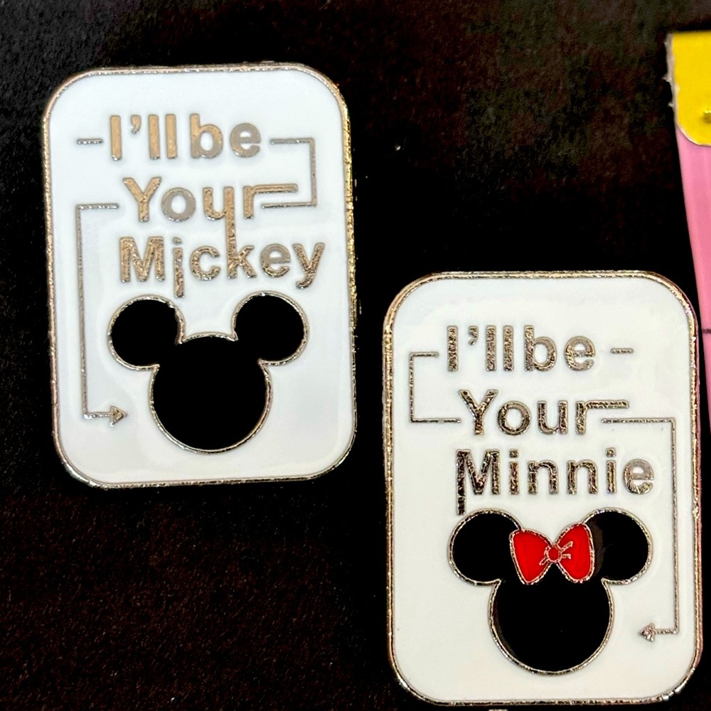 Disney Trading pins Her Mickey & His  Minnie pin set